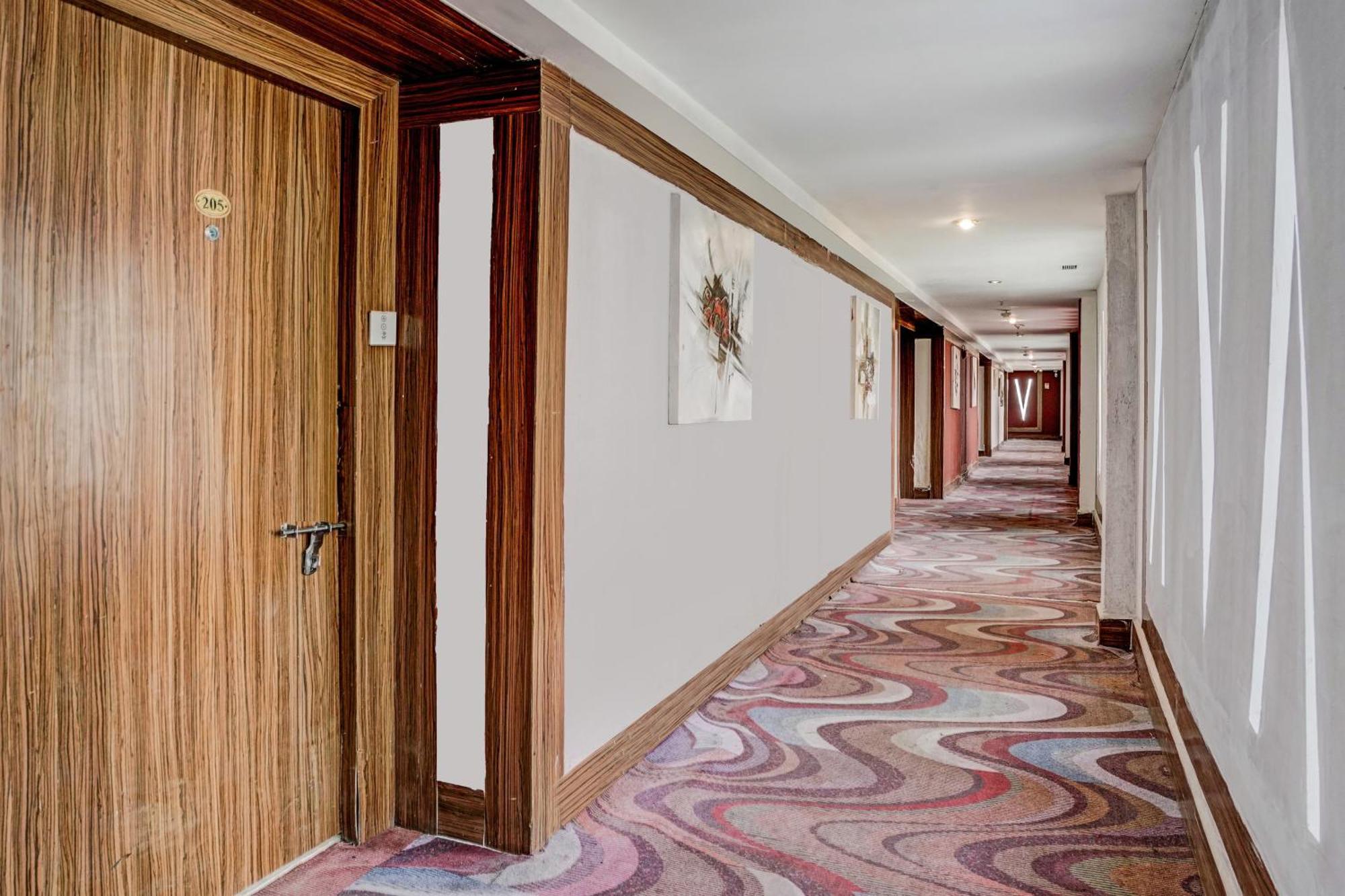Townhouse 809 Royal Palms Hotel - Rose Collection Мумбаї Екстер'єр фото
